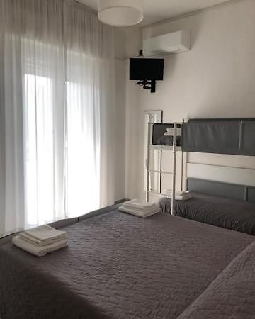 Hotel Oria Римини Екстериор снимка