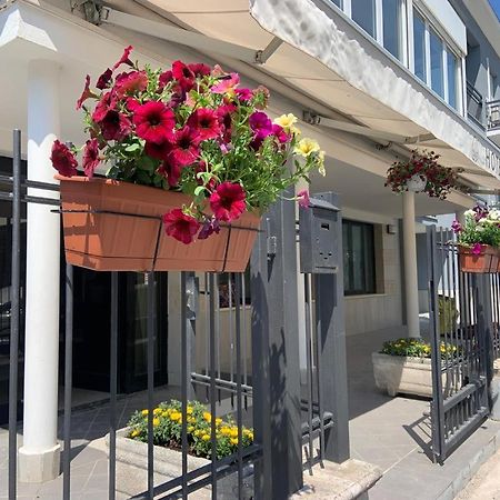 Hotel Oria Римини Екстериор снимка