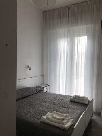 Hotel Oria Римини Екстериор снимка