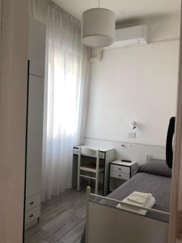 Hotel Oria Римини Екстериор снимка