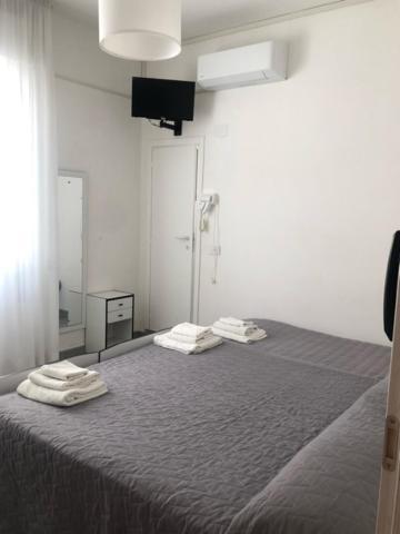 Hotel Oria Римини Екстериор снимка
